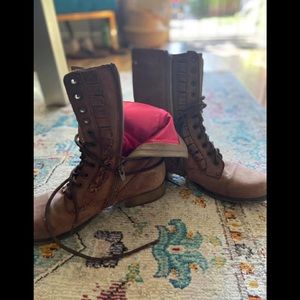 Betsey Johnson side zip lace up boots size 8